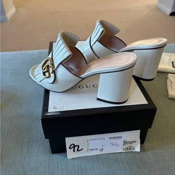 Gucci Kiltie Slide sandals. 💯% AUTHENTIC - Size 37 - US 7
Mystic white. Leather - Picture 8 of 12